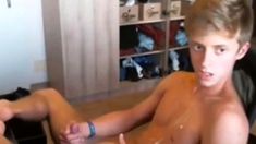 Blonde Twink Cums and Moans on Webcam