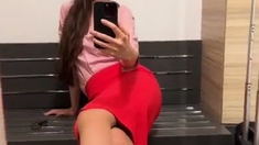 Amateur Foot Fetish Girlfriend Sucks and gives a Footjob