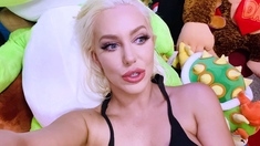 Blonde solo jerking off