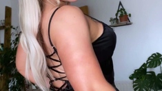 Sexy hottie Anetta Keys enjoys a solo toy masturbation