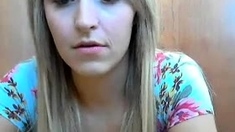 amateur blonde solo webcam