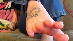 Horny amateur girls with a foot fetish play along