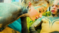 Alt beauty Anuskatzz stuffs Nahluu's pussy