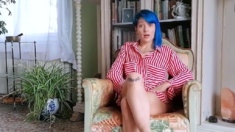 Tattooed lesbo plays with a pinkish faux-cock solo